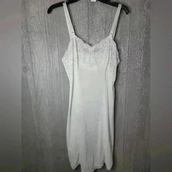 Vintage Lord & Taylor slip size small - Picture 1 of 7
